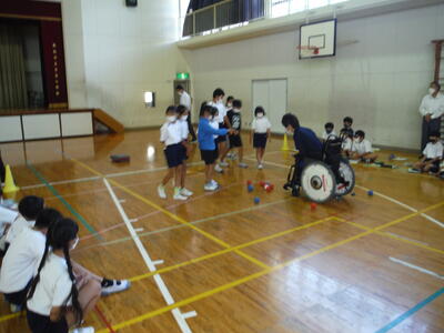 ボッチャ体験中の様子