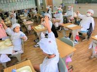 食べ物クイズの様子